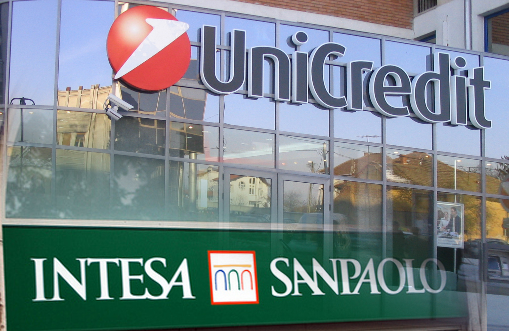 Intesa Sanpaolo fiducia ma non subito. E Unicredit? Proiezioni di Borsa