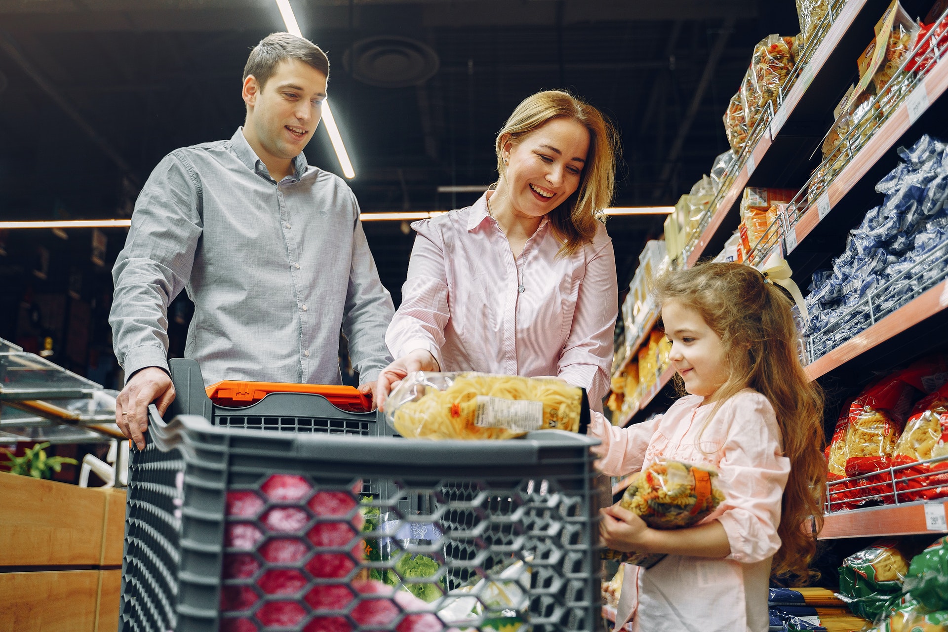 Como e onde fazer compras semanais mais barato com inteligência e evitar o desperdício