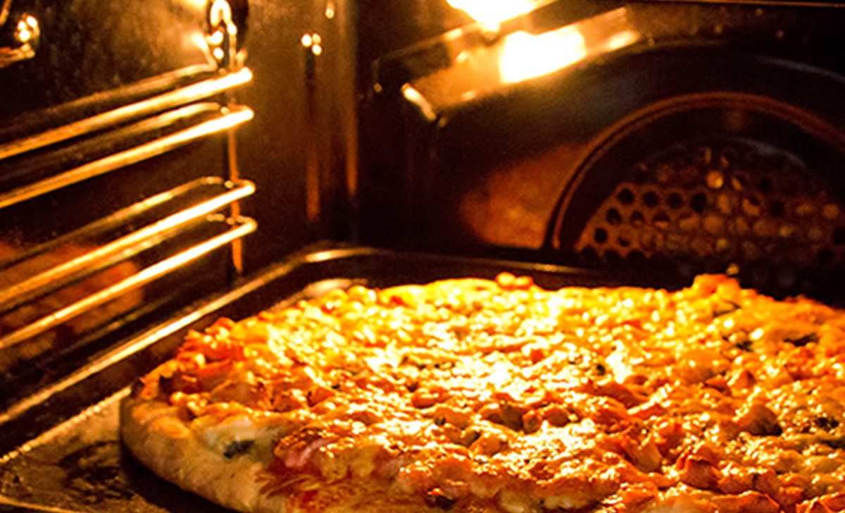 Come evitare che la pizza scaldata al microonde diventi gommosa con questo  semplice trucco - Proiezioni di Borsa