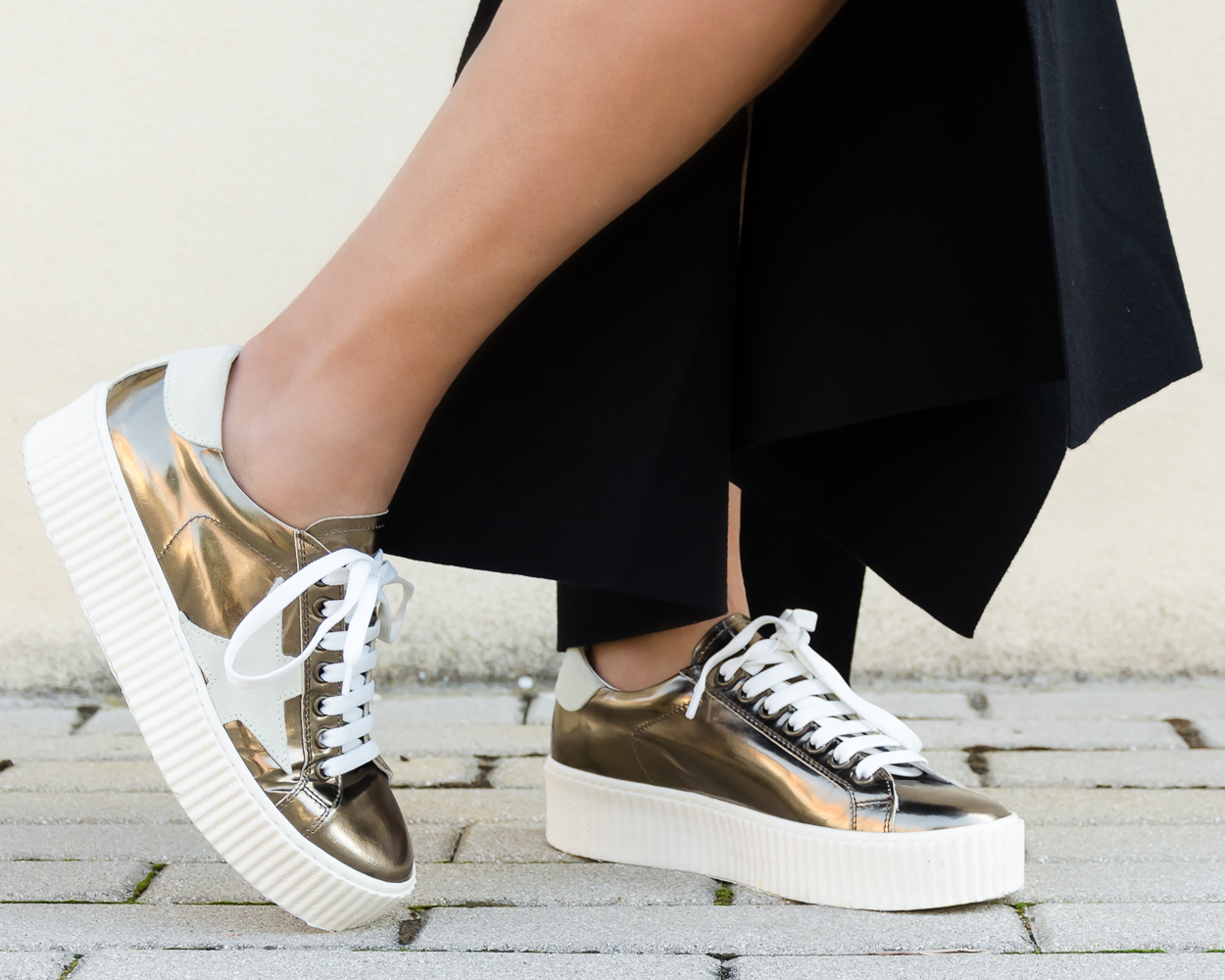 Quali scarpe abbinare ai pantaloni a palazzo per avere uno stile  impeccabile - Proiezioni di Borsa
