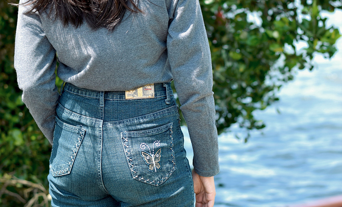 Il fondoschiena sembra subito più alto e sodo con questi pantaloni perfetti  - Proiezioni di Borsa