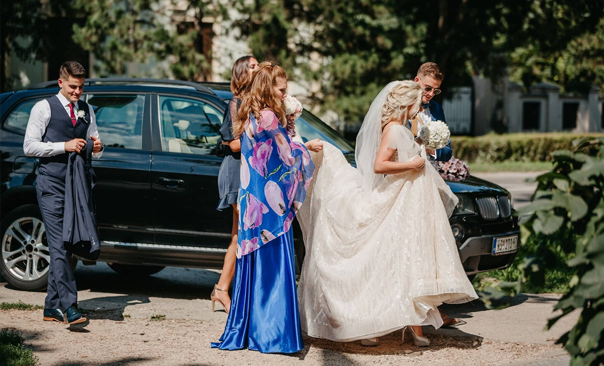 Come ovviare all'abito nero quando siamo invitate ad un matrimonio  rimanendo comunque eleganti e spendendo poco - Proiezioni di Borsa