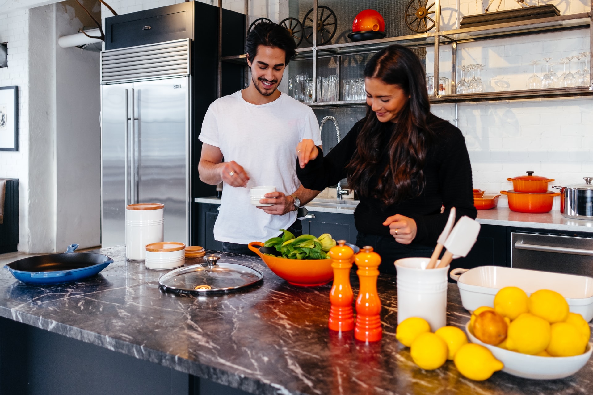 Contra picos glicêmicos e problemas hepáticos, devemos limitar o uso deste ingrediente na cozinha, pois também é prejudicial ao sistema imunológico.