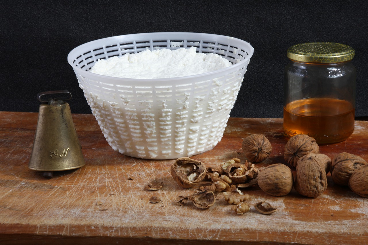 Qualche trucco facile per setacciare la ricotta e scolarla velocemente per averla più soffice e cremosa - Proiezioni di Borsa