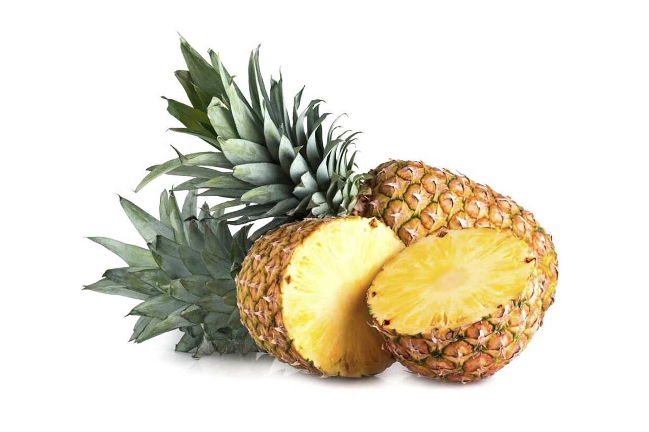 Nós misturamos essas especiarias com abacaxi para obter o melhor antiinflamatório natural contra dores nas articulações