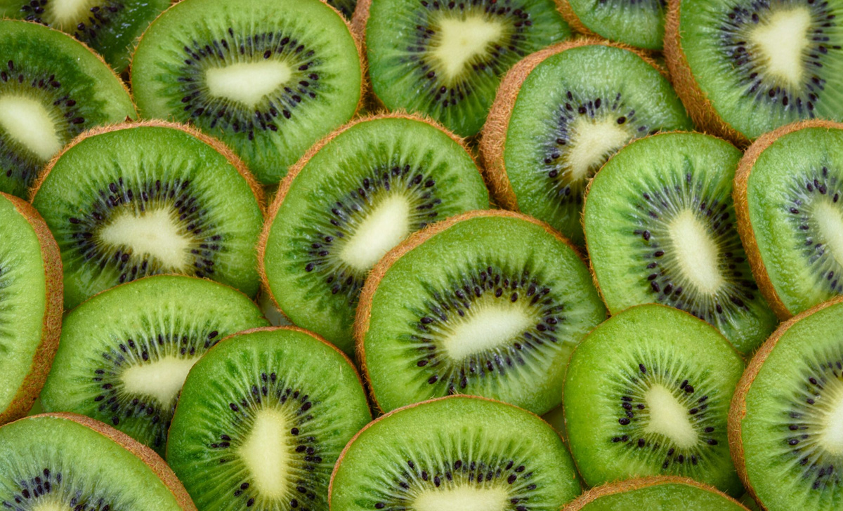 Ecco quanti kiwi potremmo mangiare al giorno e quando secondo la scienza per una dieta equilibrata contro la stitichezza
