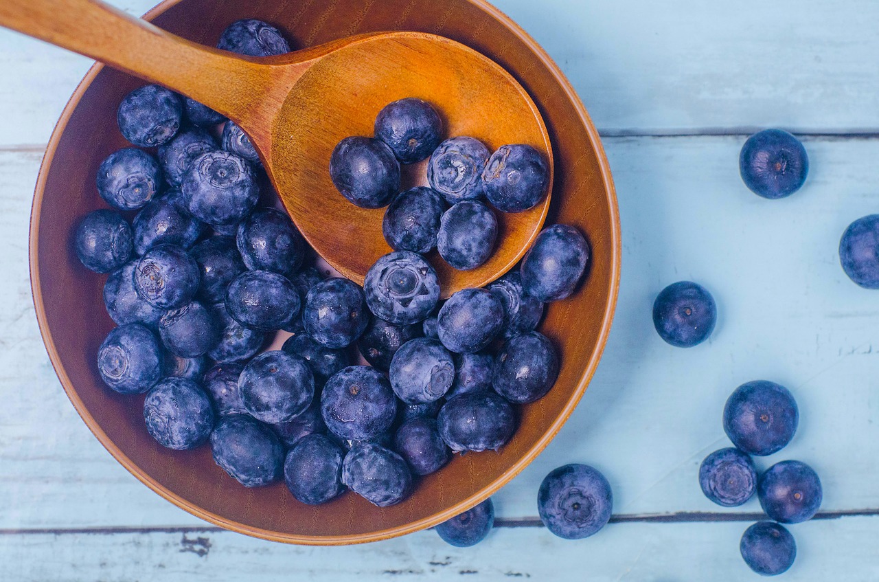 Simplemente coma esta pequeña fruta de verano que tanto a los jóvenes como a los mayores les encanta para prevenir la cistitis y las infecciones del tracto urinario.