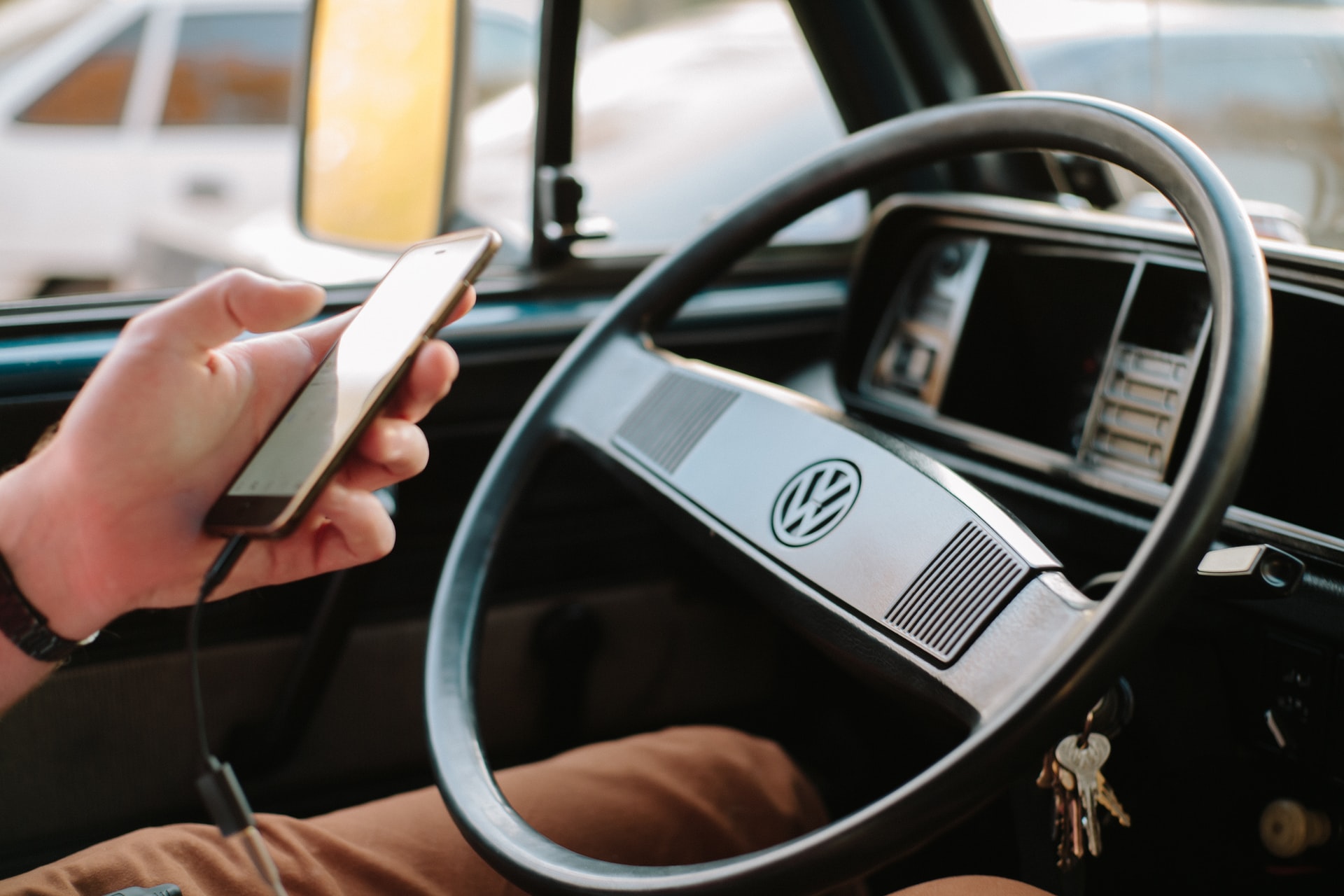 Esto es lo que debe hacer al cargar su teléfono inteligente en el automóvil para esperar un poco y no dañar irreparablemente la batería