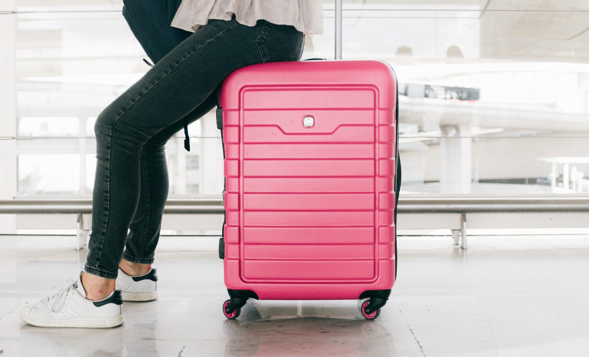 Here are 5 trendy garments that you should bring in your suitcase for