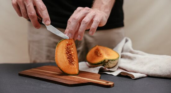 tagliare il melone