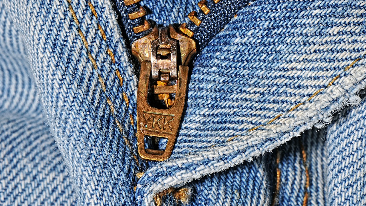 Come sbloccare la cerniera lampo dei jeans con questo metodo semplice e  infallibile - Proiezioni di Borsa
