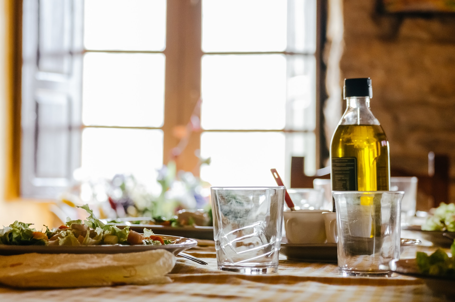 L’olio d’oliva allungherebbe la vita e ridurrebbe l’insorgenza di tumori e malattie ed ecco la quantità giornaliera raccomandata da uno studio