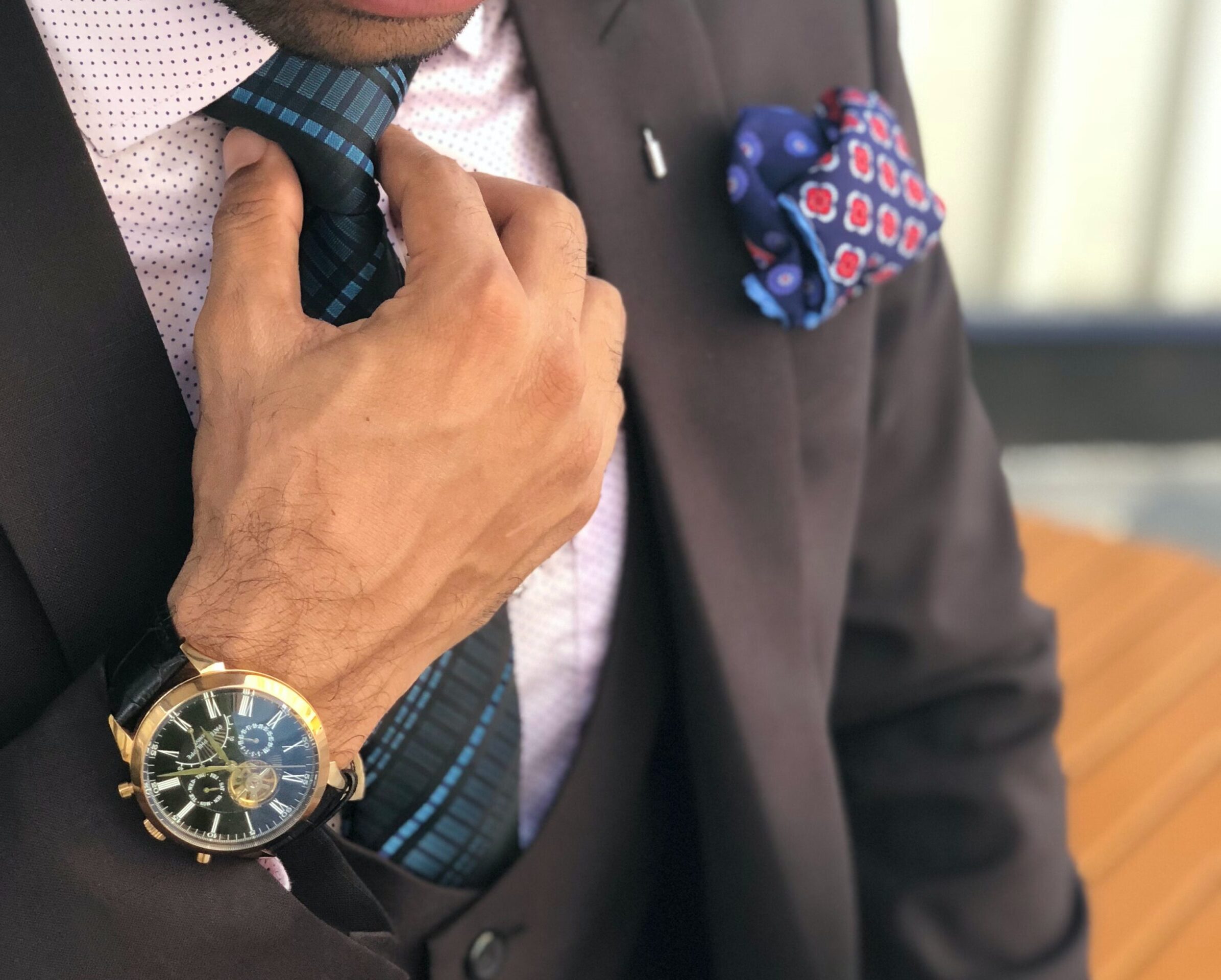 Questa la nuovissima tendenza per indossare l'orologio, con stile e  personalità, durante le grandi occasioni - Proiezioni di Borsa