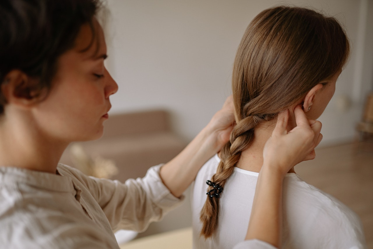 No solo los ejercicios de gimnasia, sino el aprendizaje de estos sencillos movimientos pueden prevenir mareos y caídas y fortalecer el equilibrio de las personas mayores