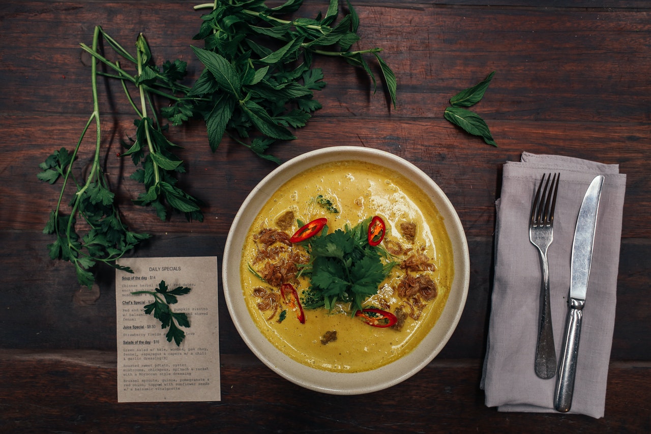 Facciamo il pieno di salute con broccoli, olio extravergine y questo legume poco noto nella zuppa di proteine, vitamine e polifenoli