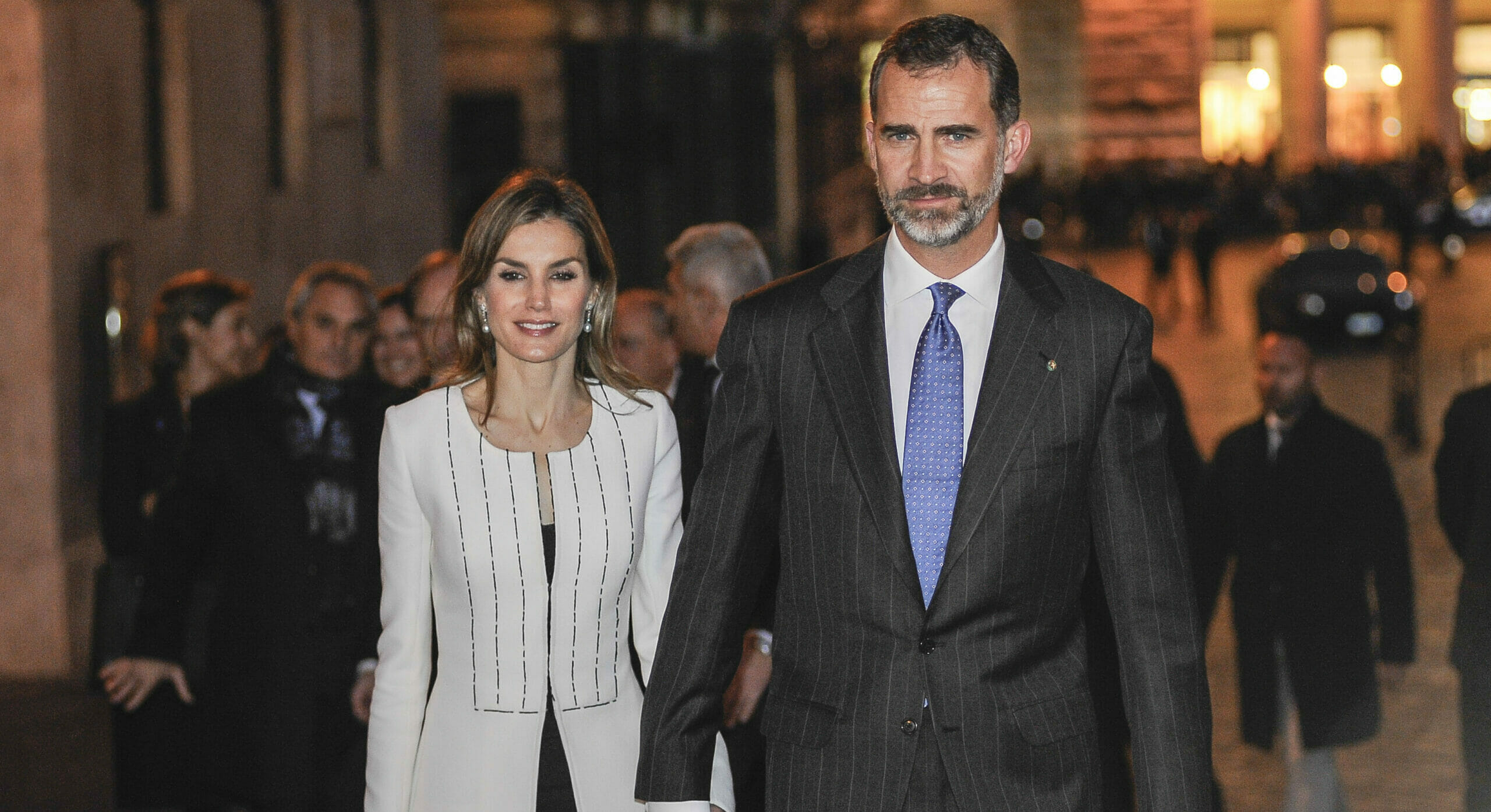 Dónde pasa sus vacaciones la española Letizia, cómo se viste y qué pide en un restaurante, hagamos que también sea una excelente inversión